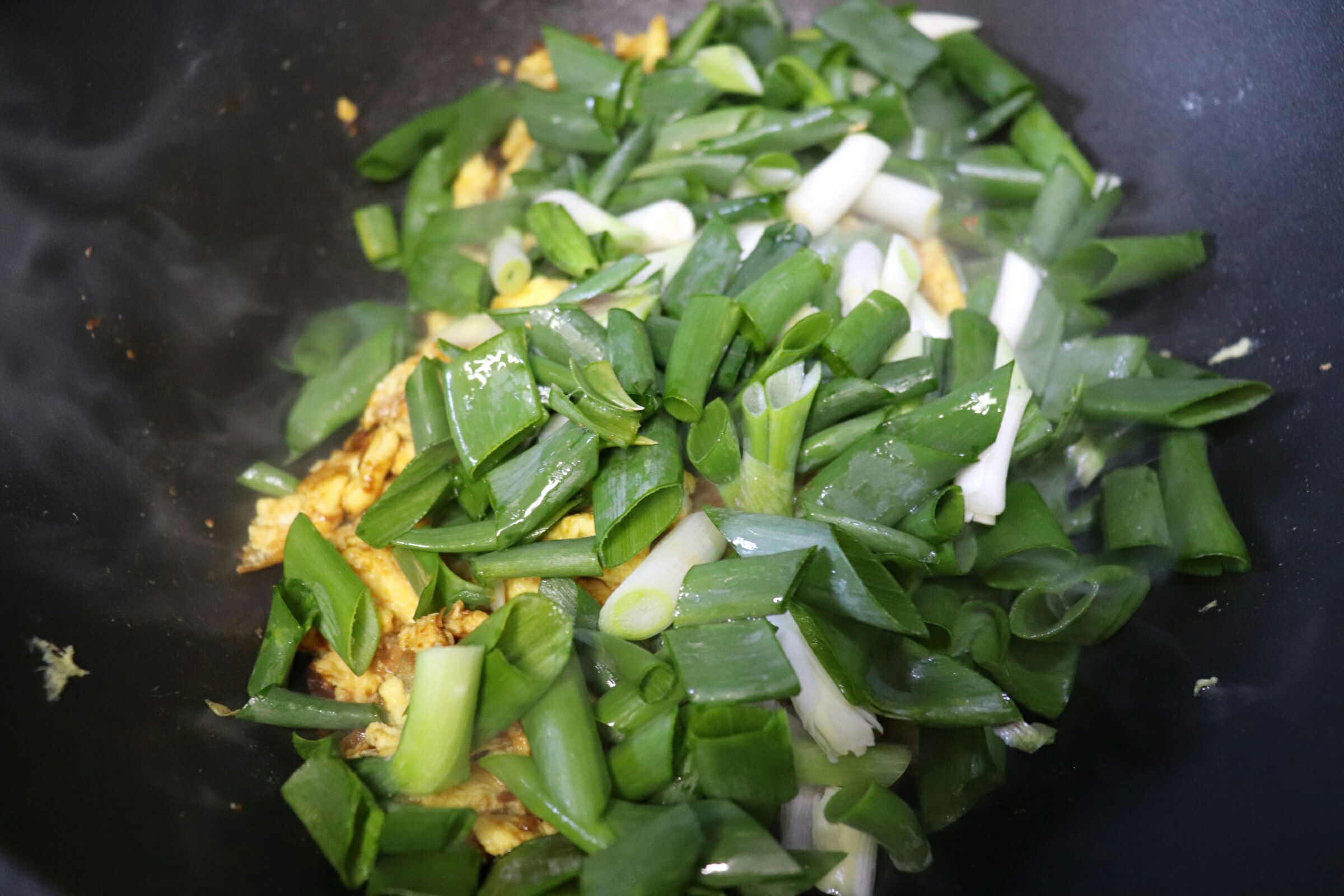 大蔥炒蛋的做法-醬香味炒菜譜