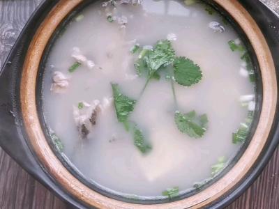 鯽魚豆腐湯的做法-家常味燉菜譜