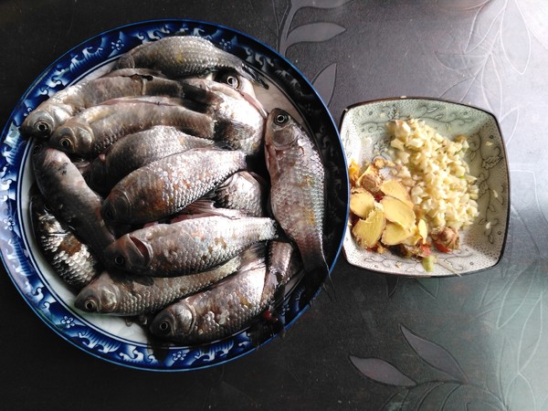 糖醋小鯽魚的做法-酸甜味炒菜譜