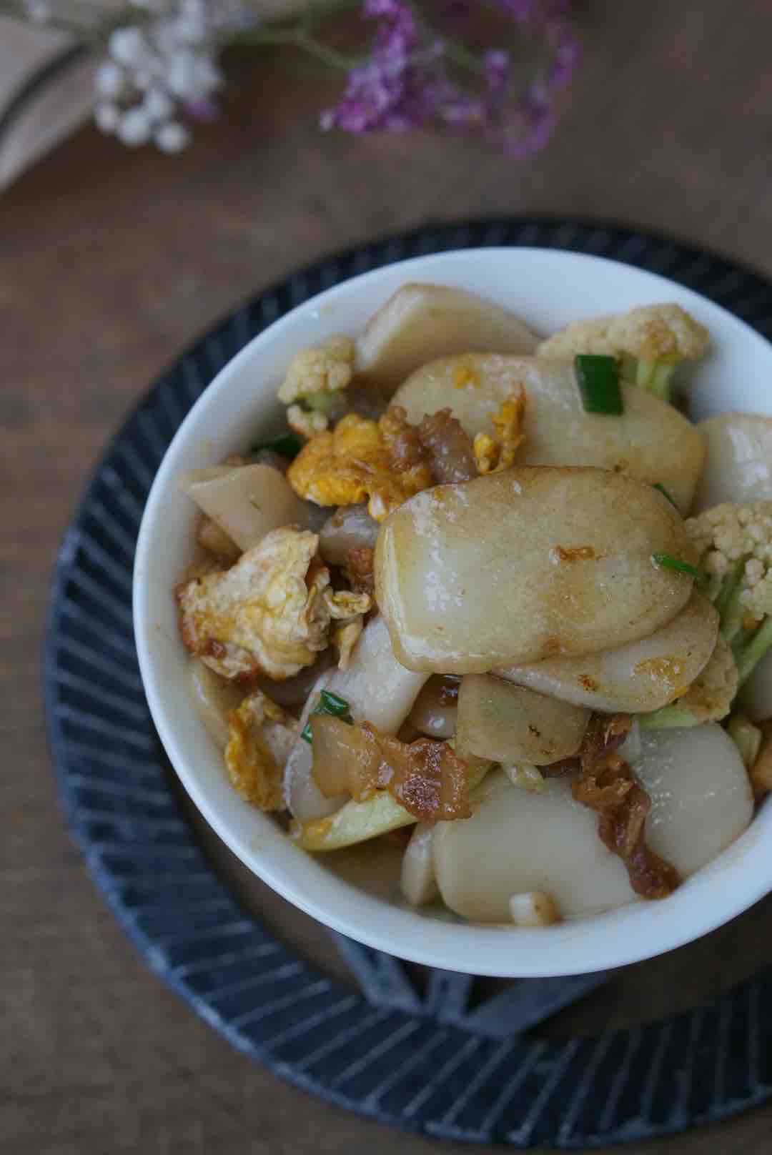 油渣花菜炒年糕的做法-家常味炒菜譜-易網健康養生網 油渣花菜炒年糕的做法-家常味炒菜譜