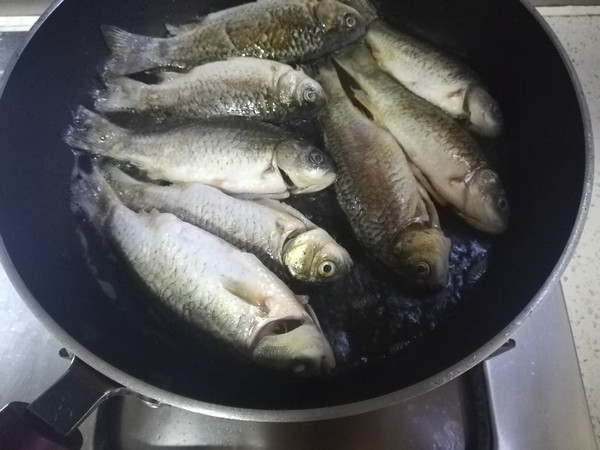 糖醋酥鯽魚的做法-家常味燉菜譜-易網(wǎng)健康養(yǎng)生網(wǎng) 糖醋酥鯽魚的做法-家常味燉菜譜