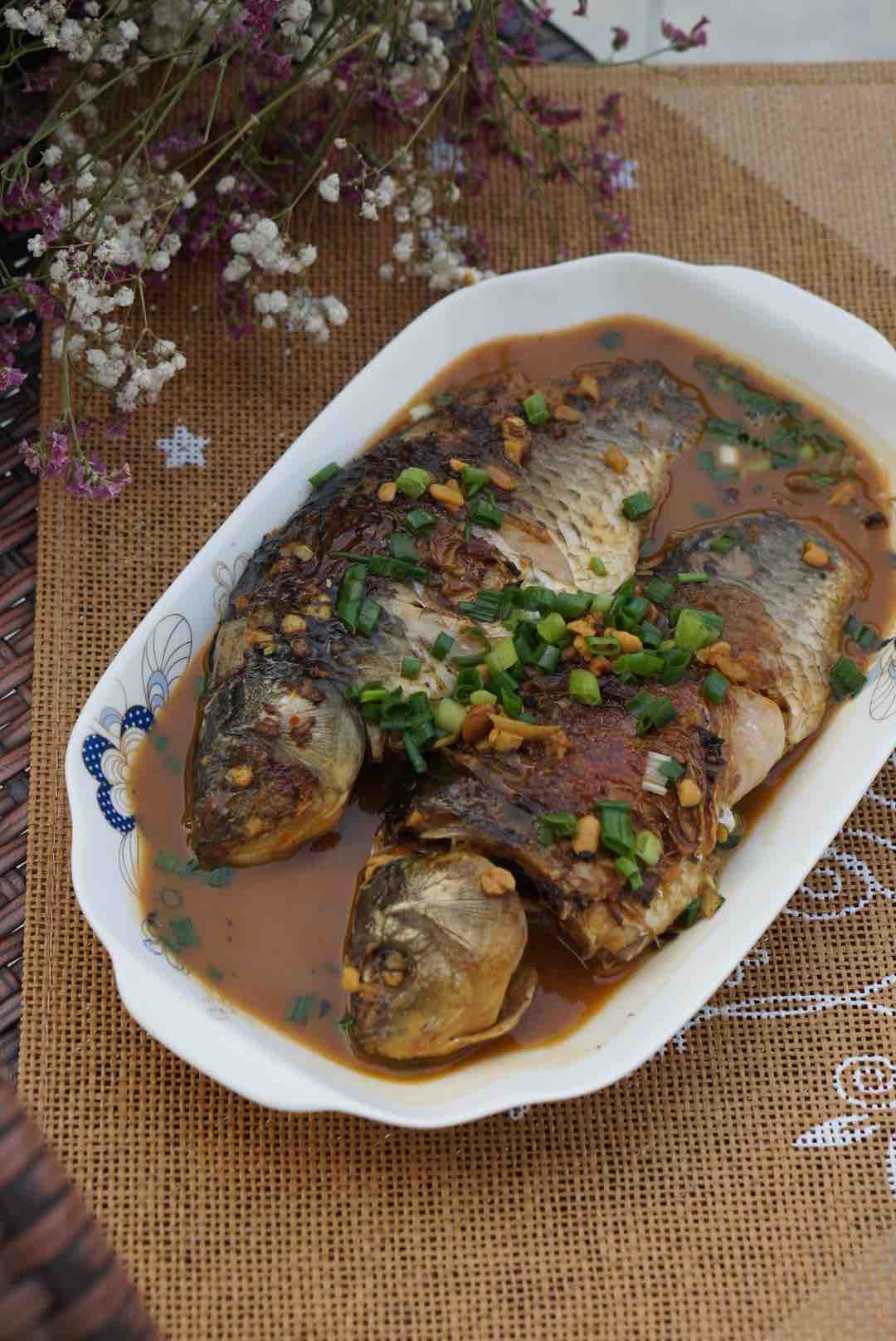 雙醬燒鯽魚的做法-家常味燒菜譜-易網健康養生網 雙醬燒鯽魚的做法-家常味燒菜譜