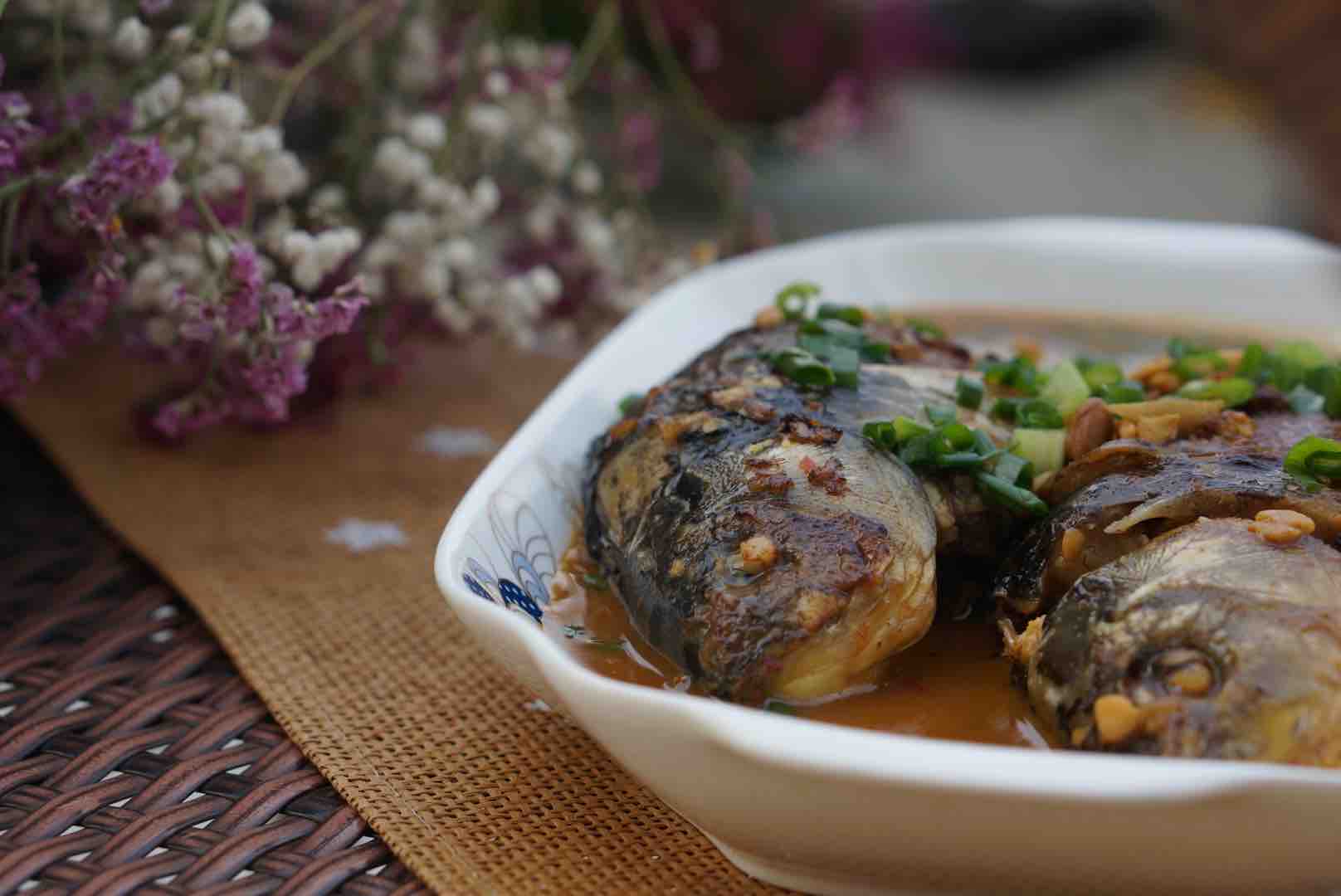 雙醬燒鯽魚的做法-家常味燒菜譜-易網健康養生網 雙醬燒鯽魚的做法-家常味燒菜譜
