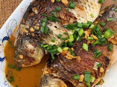 雙醬燒鯽魚(yú)的做法-家常味燒菜譜