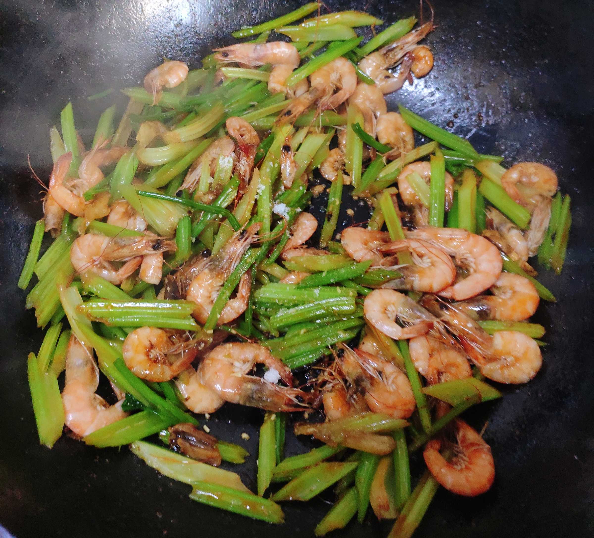 芹菜小河蝦的做法-咸鮮味炒菜譜