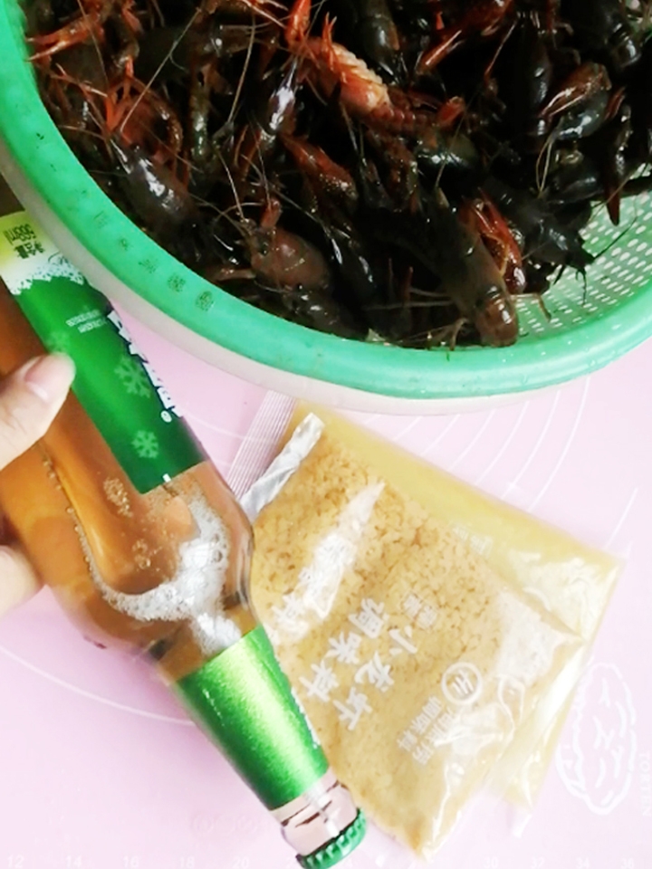 蒜蓉小龍蝦的做法-蒜香味炒菜譜