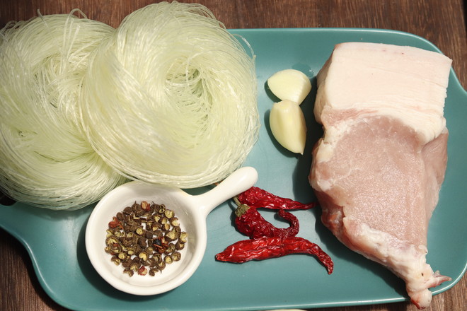粉絲肉末包菜的做法-家常味炒菜譜-易網<a href=http://www.weilaijie.cn/ target=_blank class=infotextkey>健康養生</a>網 粉絲肉末包菜的做法-家常味炒菜譜