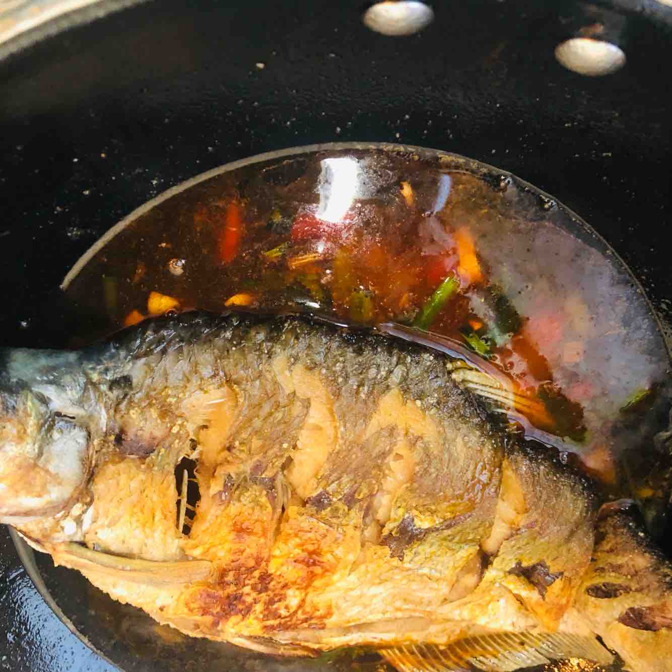 紅燒鳊魚(yú)的做法-香辣味燒菜譜-易網(wǎng)健康養(yǎng)生網(wǎng) 紅燒鳊魚(yú)的做法-香辣味燒菜譜