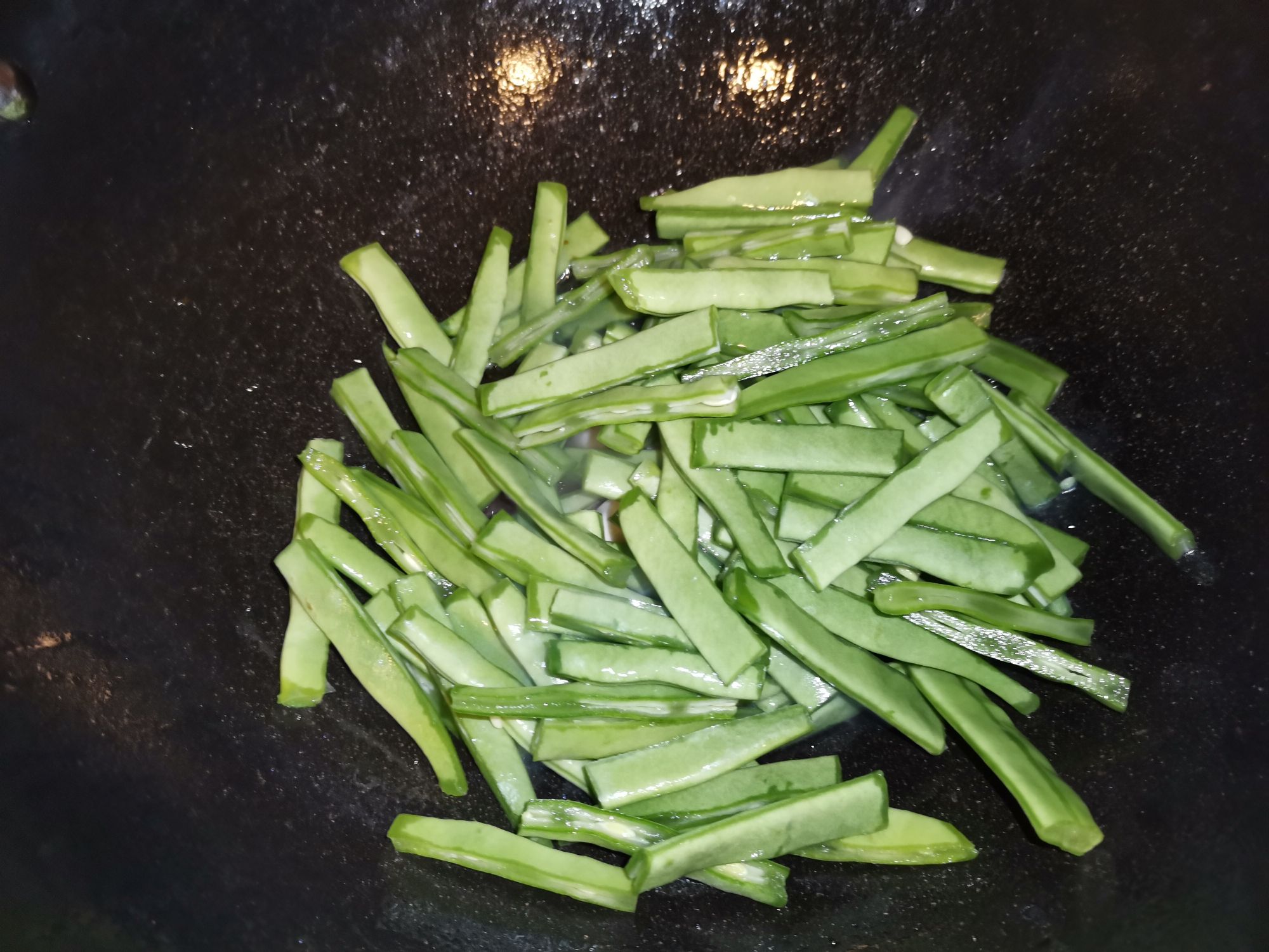 扁豆角炒肉絲的做法-家常味炒菜譜-易網(wǎng)健康養(yǎng)生網(wǎng) 扁豆角炒肉絲的做法-家常味炒菜譜