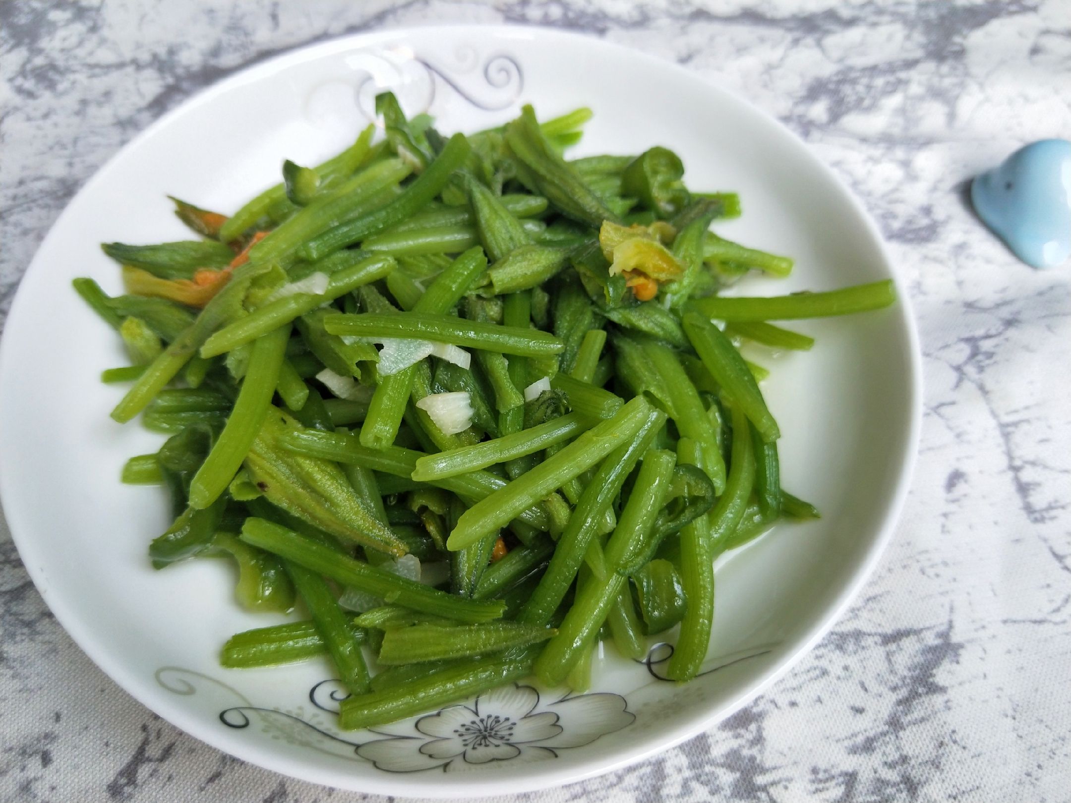 蒜香南瓜花的做法-家常味炒菜譜-易網健康養生網 蒜香南瓜花的做法-家常味炒菜譜