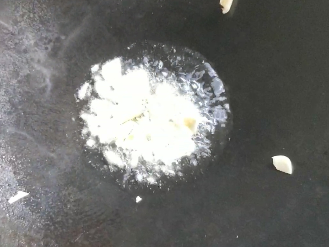 蒜香南瓜花的做法-家常味炒菜譜