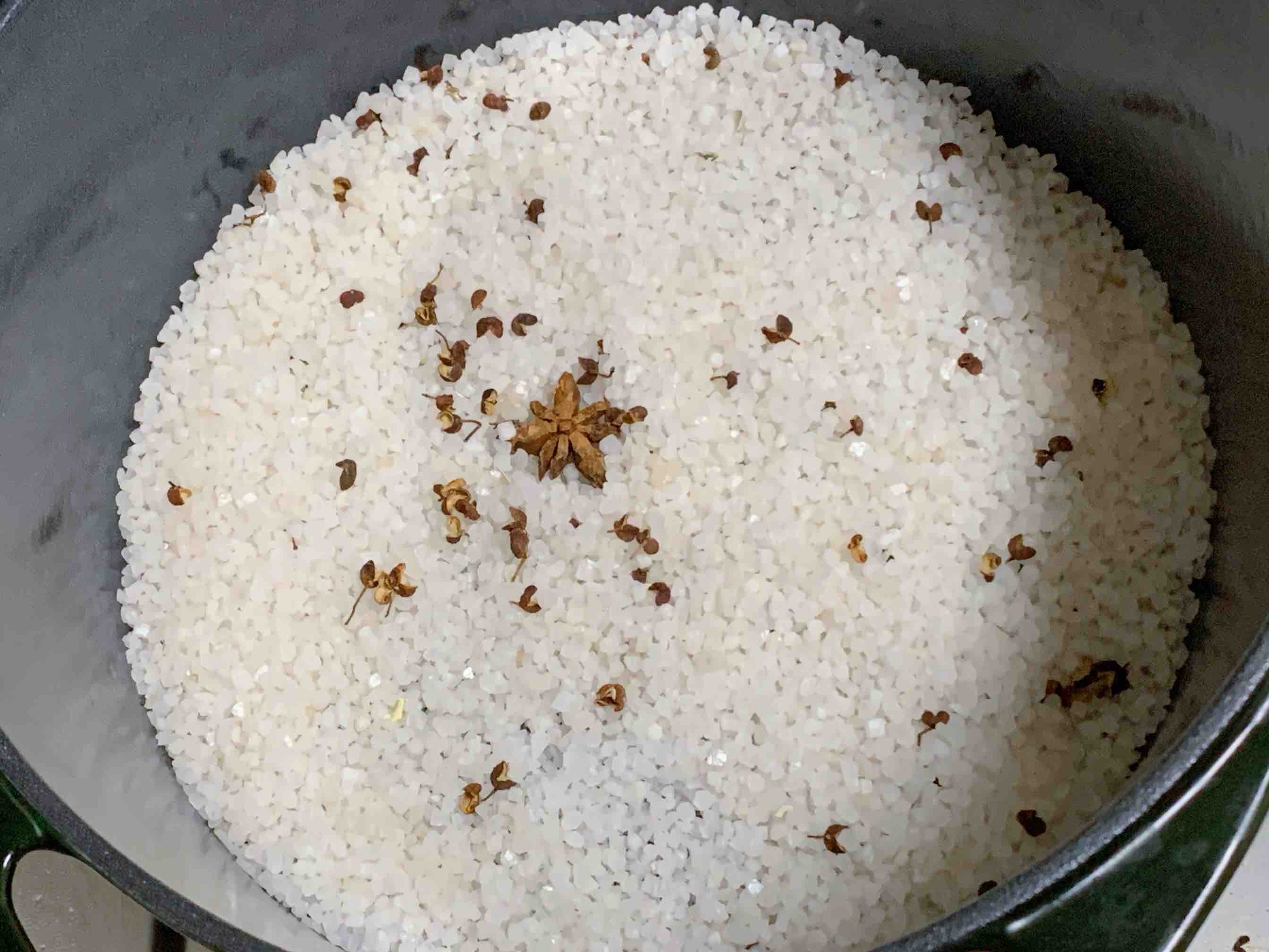 只用一包鹽，做一鍋鹽焗蝦的做法-咸鮮味烤菜譜
