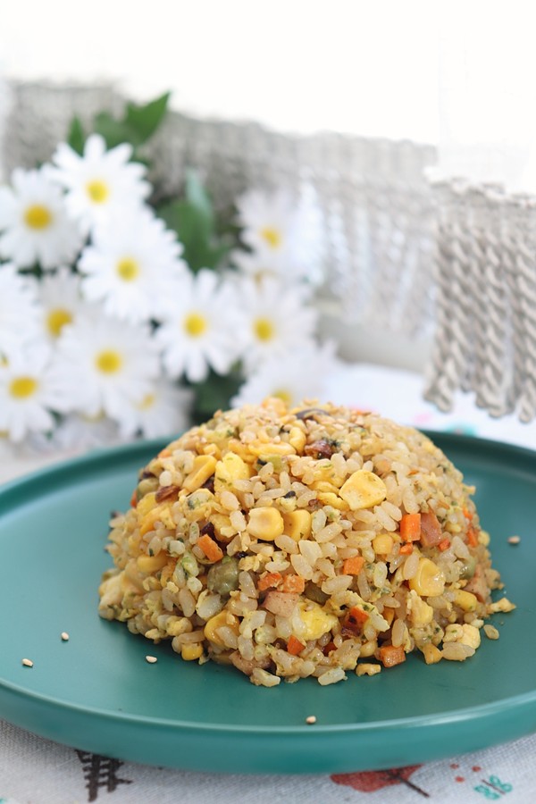 這款蛋炒飯，顏值與味道并存，不怕小朋友不愛吃飯了的做法-家常味炒菜譜