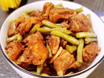 排骨燉豆角的家常作法，用料簡易口味上乘，一鍋白米飯不足吃完的作法-家常味燉菜譜