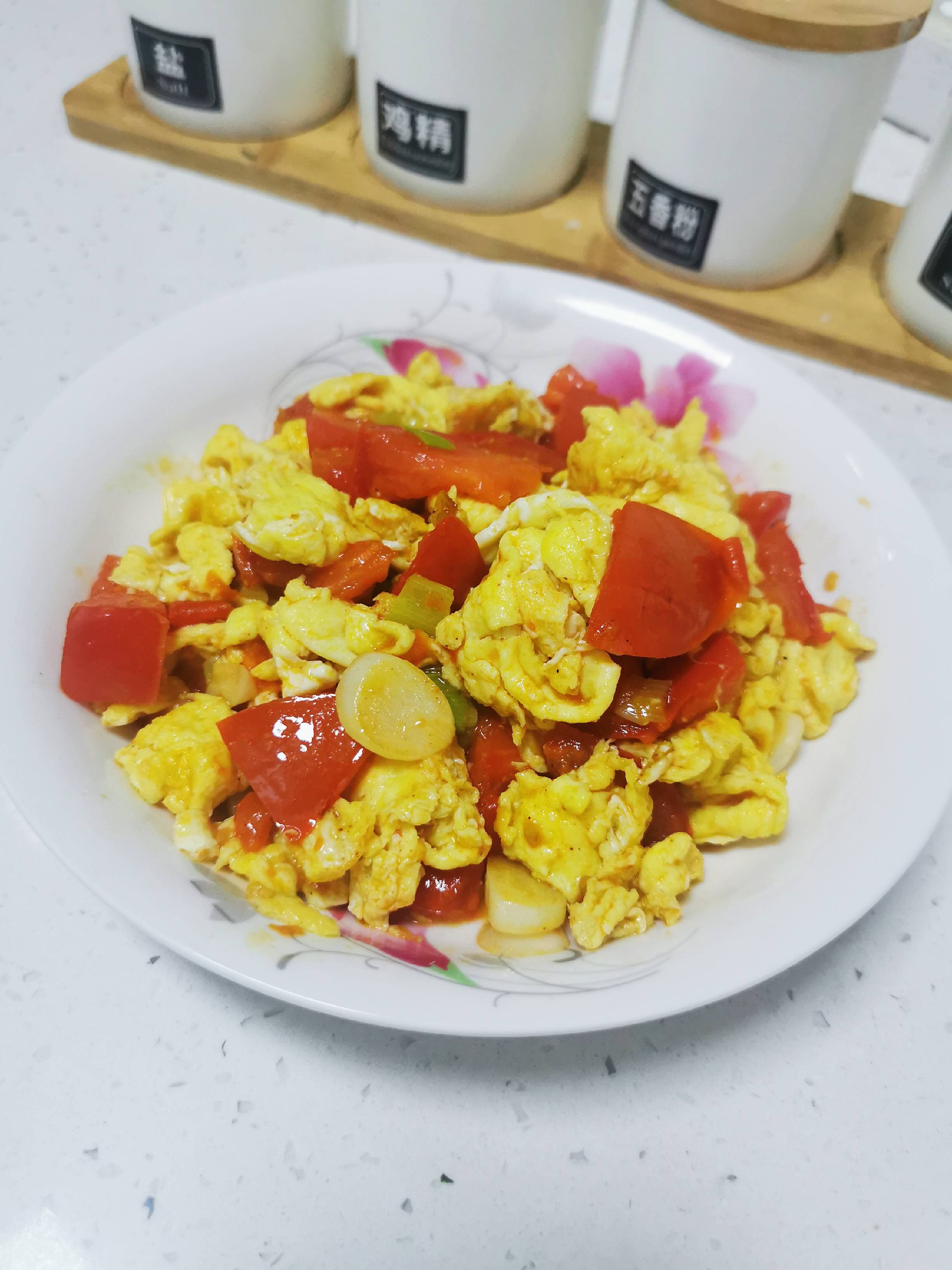下飯神菜~西紅柿炒雞蛋,大蒜和白糖是提味的關鍵的做法-家常味炒菜譜-易網健康養生網 下飯神菜~西紅柿炒雞蛋,大蒜和白糖是提味的關鍵的做法-家常味炒菜譜