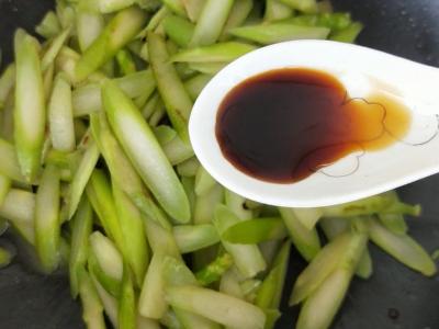 清炒蘆筍的做法-家常味炒菜譜