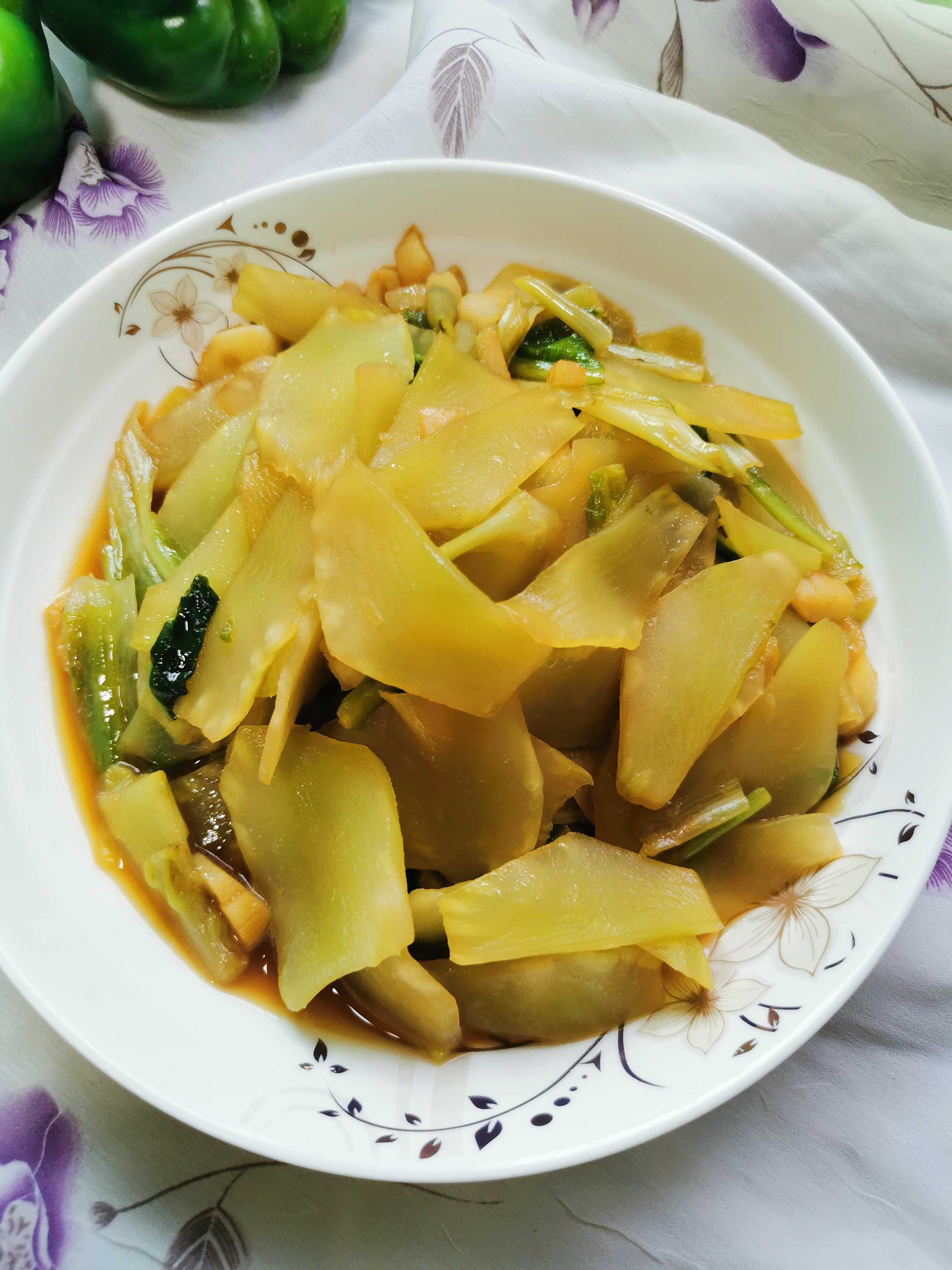 清炒萵苣的做法-家常味炒菜譜-易網健康養生網 清炒萵苣的做法-家常味炒菜譜