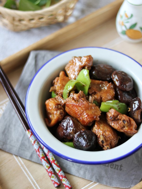 香菇雞翅的做法-家常味燉菜譜-易網(wǎng)健康養(yǎng)生網(wǎng) 香菇雞翅的做法-家常味燉菜譜