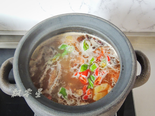 香菇土豆臘雞煲的做法-家常味燉菜譜