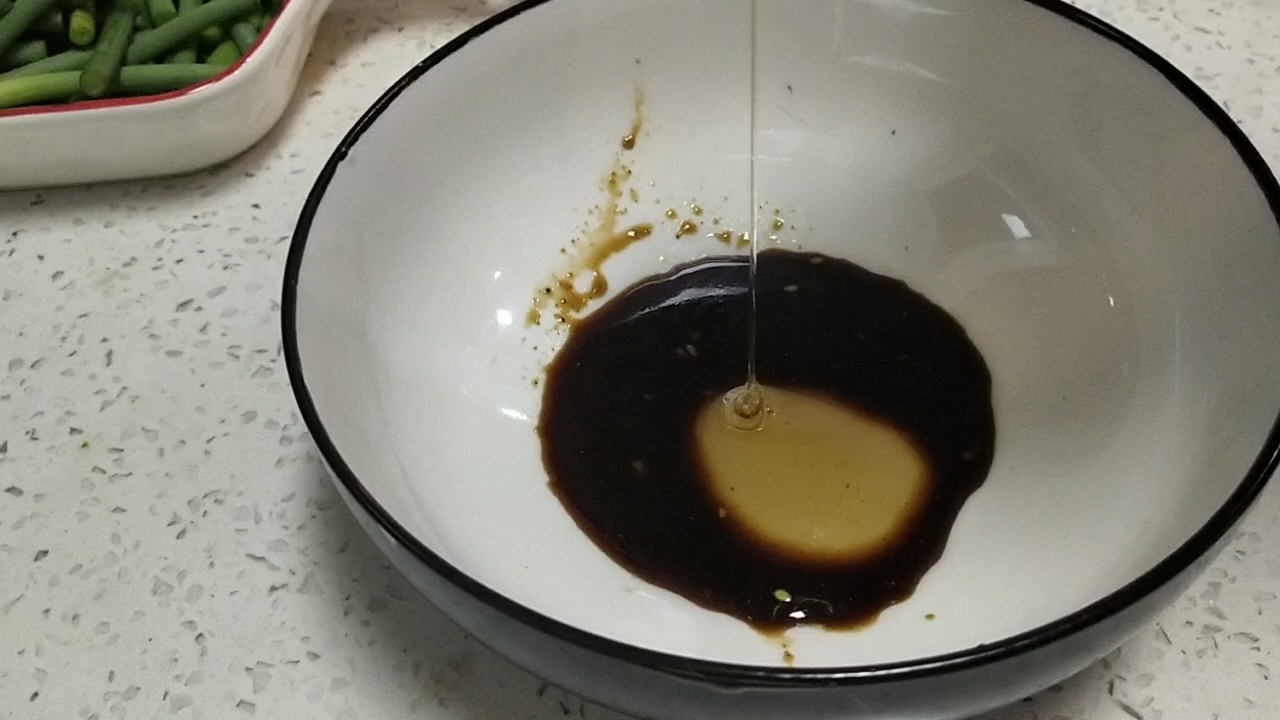 超簡(jiǎn)單的脆皮蜂蜜醬油烤雞的做法-咸鮮味烤菜譜