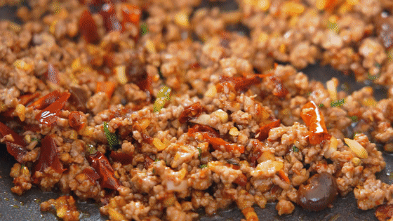 今天就做這道經(jīng)典下飯菜——麻婆豆腐的做法-香辣味炒菜譜