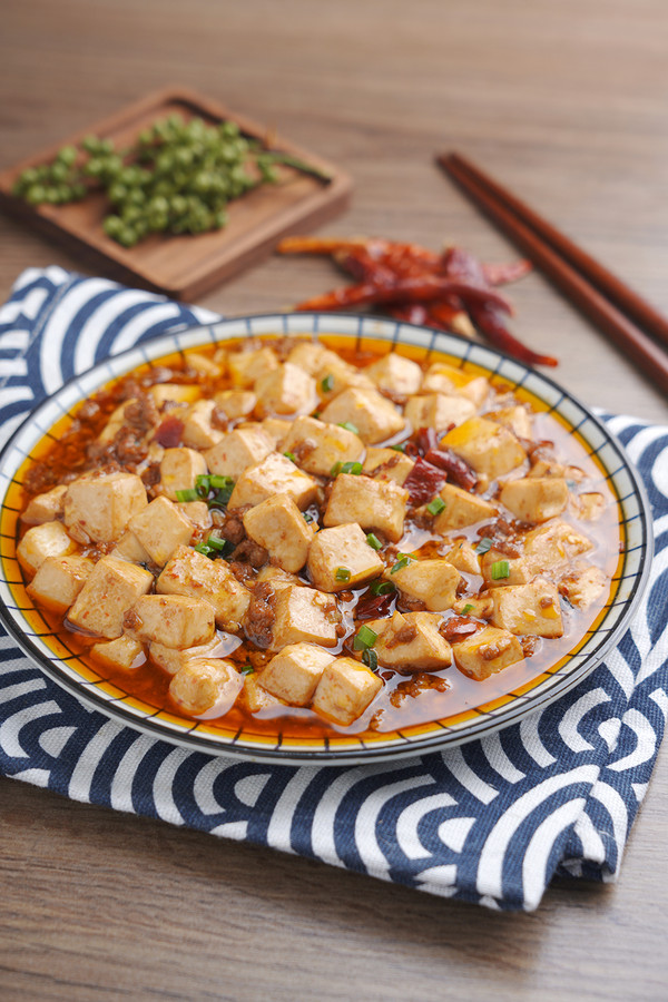 今天就做這道經(jīng)典下飯菜——麻婆豆腐的做法-香辣味炒菜譜