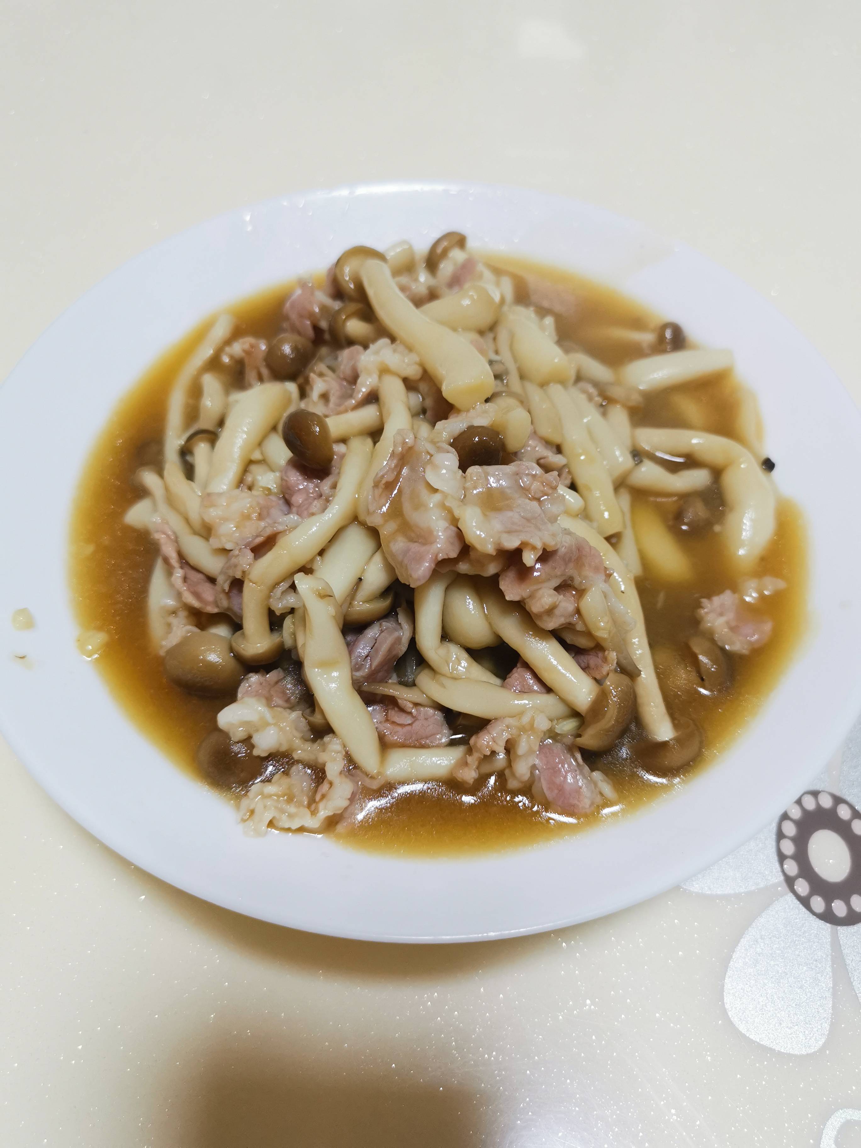 蟹味菇炒肉的做法-家常味炒菜譜-易網(wǎng)健康養(yǎng)生網(wǎng) 蟹味菇炒肉的做法-家常味炒菜譜