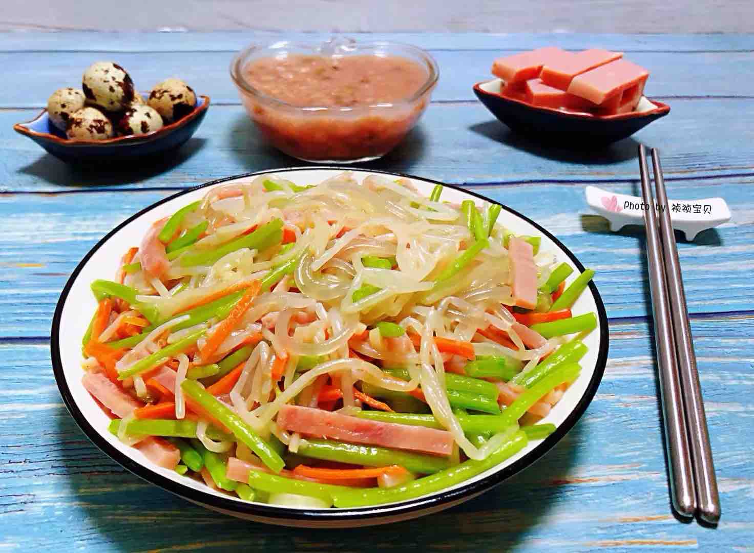 豆芽茼蒿火腿炒粉條的做法-家常味炒菜譜-易網(wǎng)健康養(yǎng)生網(wǎng) 豆芽茼蒿火腿炒粉條的做法-家常味炒菜譜