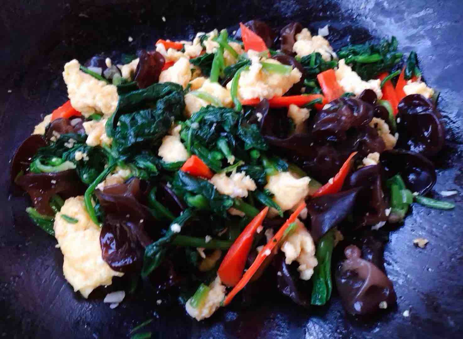 菠菜木耳炒雞蛋的做法-家常味炒菜譜