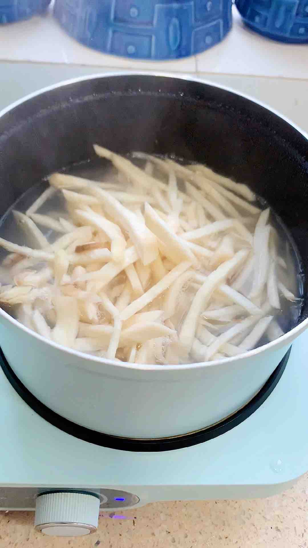 菇絲魷魚圈的做法-香辣味炒菜譜