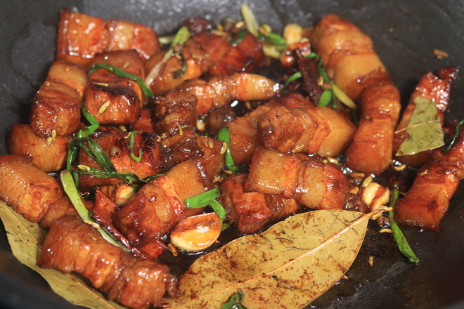 五花肉燉土豆的做法-家常味燉菜譜