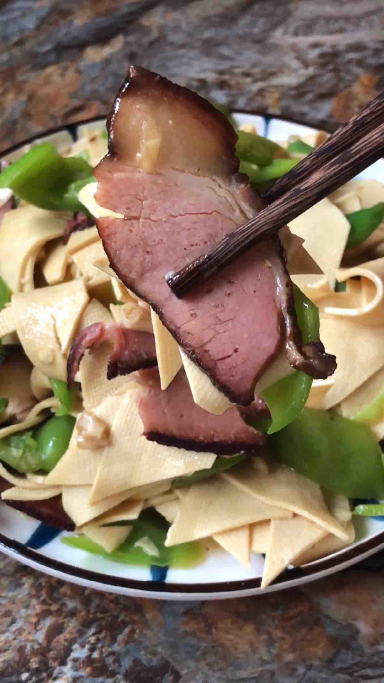 老臘肉豆皮的做法-家常味炒菜譜-易網健康養生網 老臘肉豆皮的做法-家常味炒菜譜