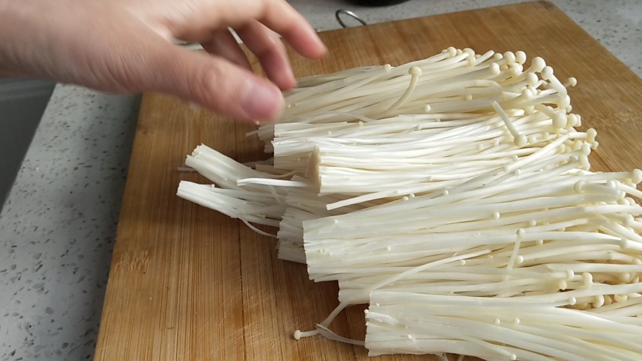 干香燒烤金針菇的做法-家常味烤菜譜