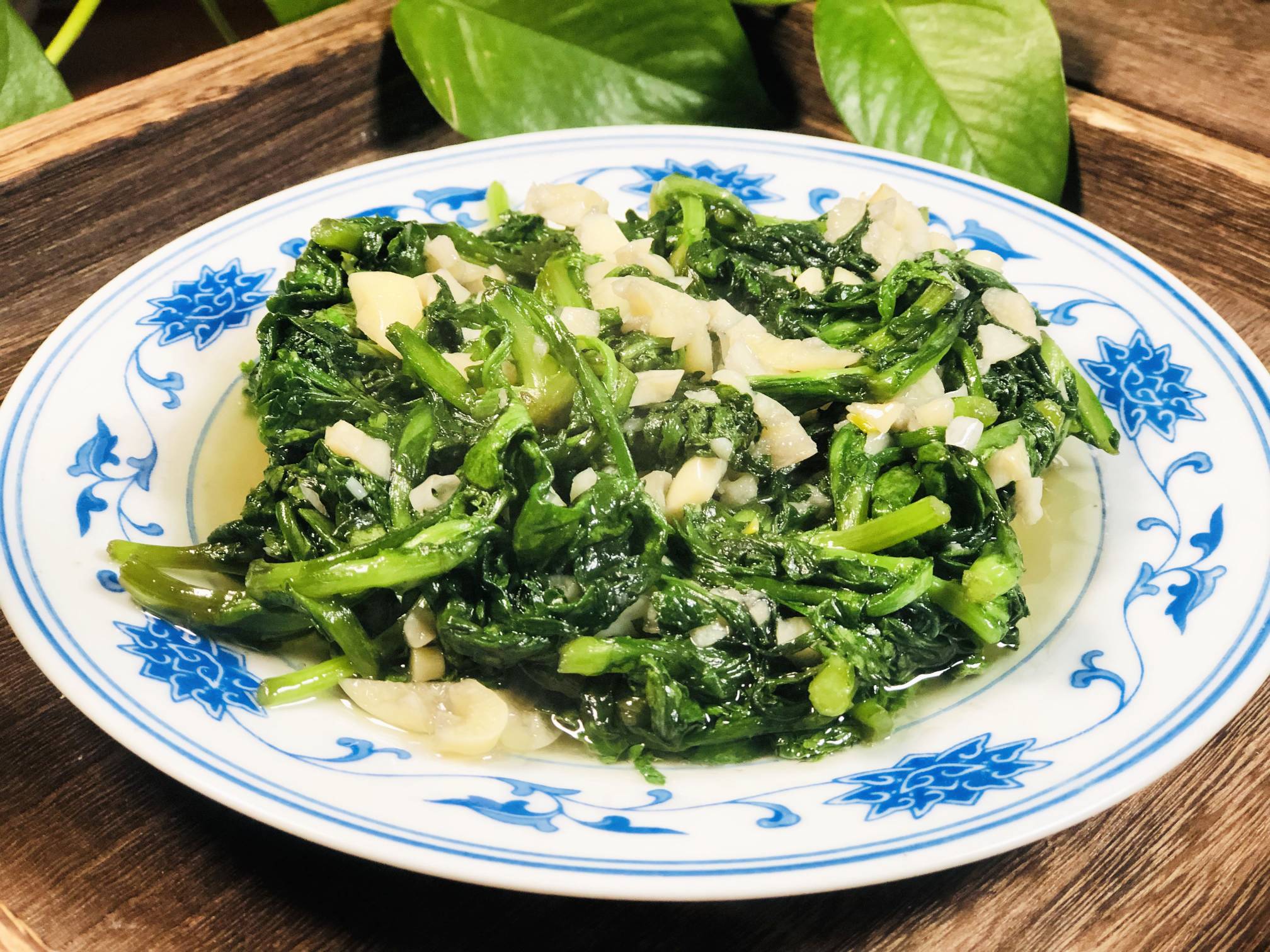 蒜泥茼蒿的做法-家常味炒菜譜-易網健康養生網 蒜泥茼蒿的做法-家常味炒菜譜