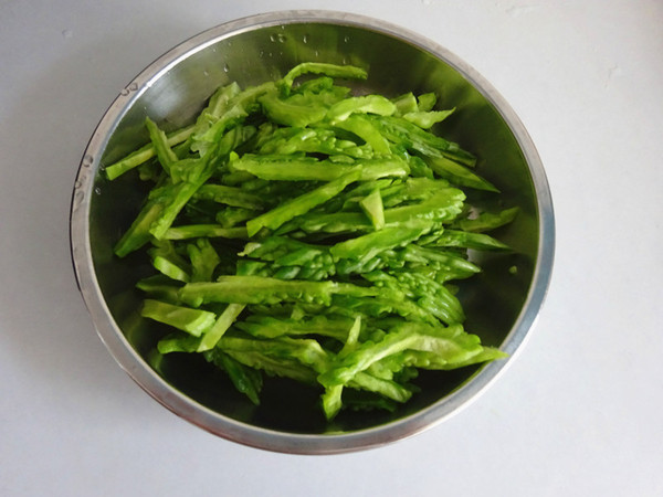 蒸苦瓜的做法-苦香味蒸菜譜-易網<a href=http://www.weilaijie.cn/ target=_blank class=infotextkey>健康養生</a>網 蒸苦瓜的做法-苦香味蒸菜譜