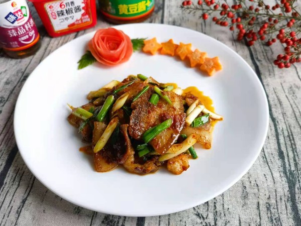 家常蒜苗回鍋肉的做法-家常味炒菜譜-易網(wǎng)健康養(yǎng)生網(wǎng) 家常蒜苗回鍋肉的做法-家常味炒菜譜