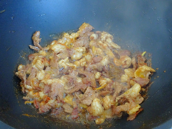 羊肉金針菇炒芹菜的做法-咸鮮味炒菜譜-易網健康養生網 羊肉金針菇炒芹菜的做法-咸鮮味炒菜譜