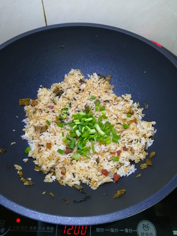 家鄉的美食~~臘肉腌菜炒飯的做法-家常味炒菜譜