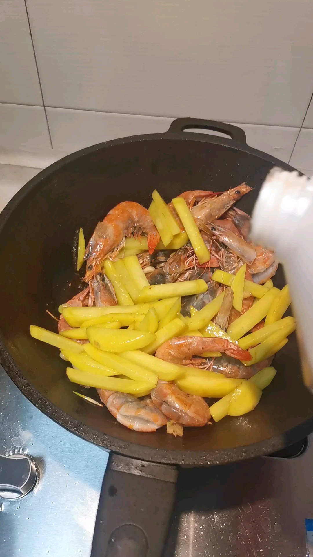 大蝦土豆煲的做法-香辣味燒菜譜