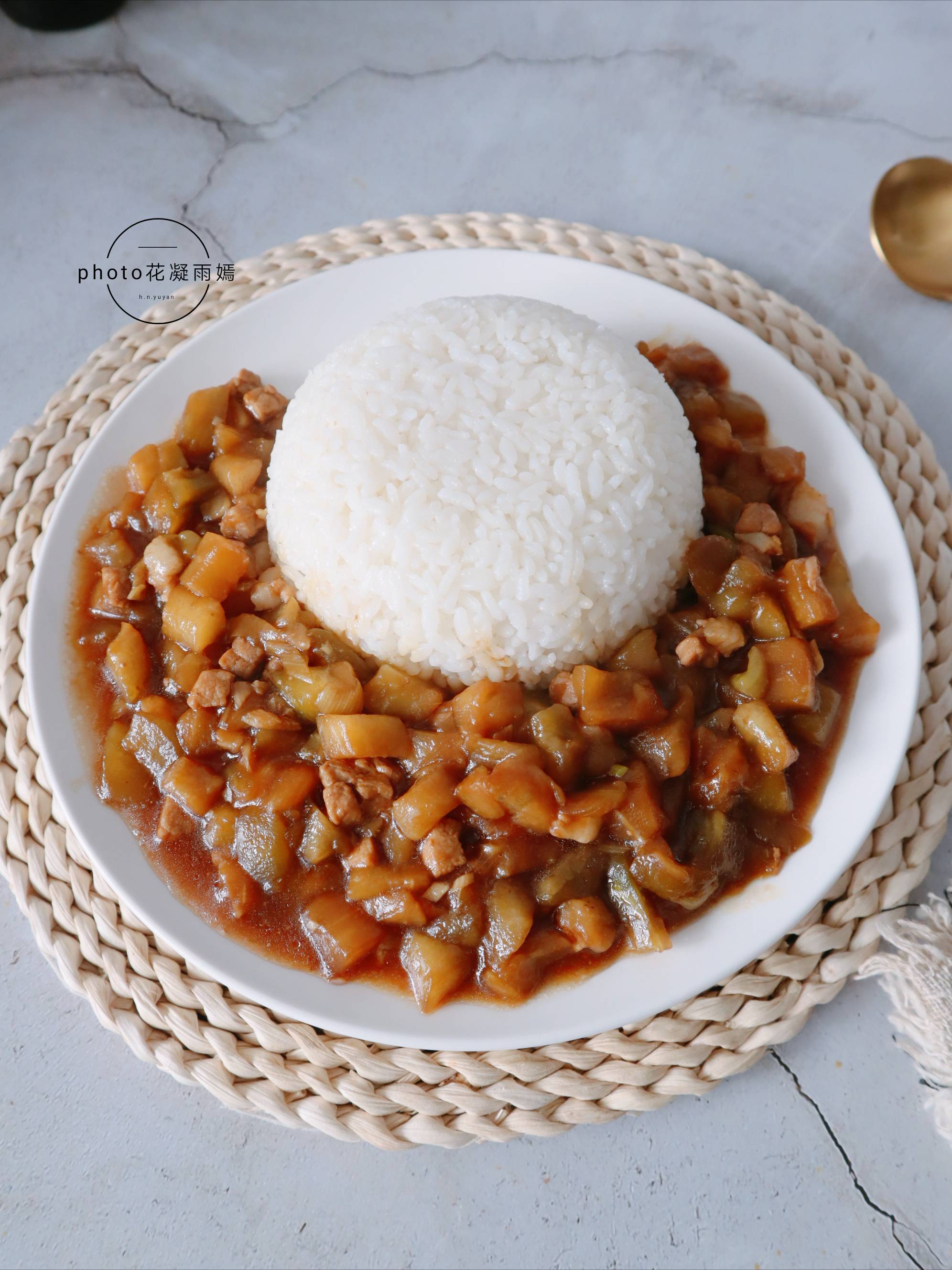 茄子肉丁蓋澆飯的做法-家常味炒菜譜