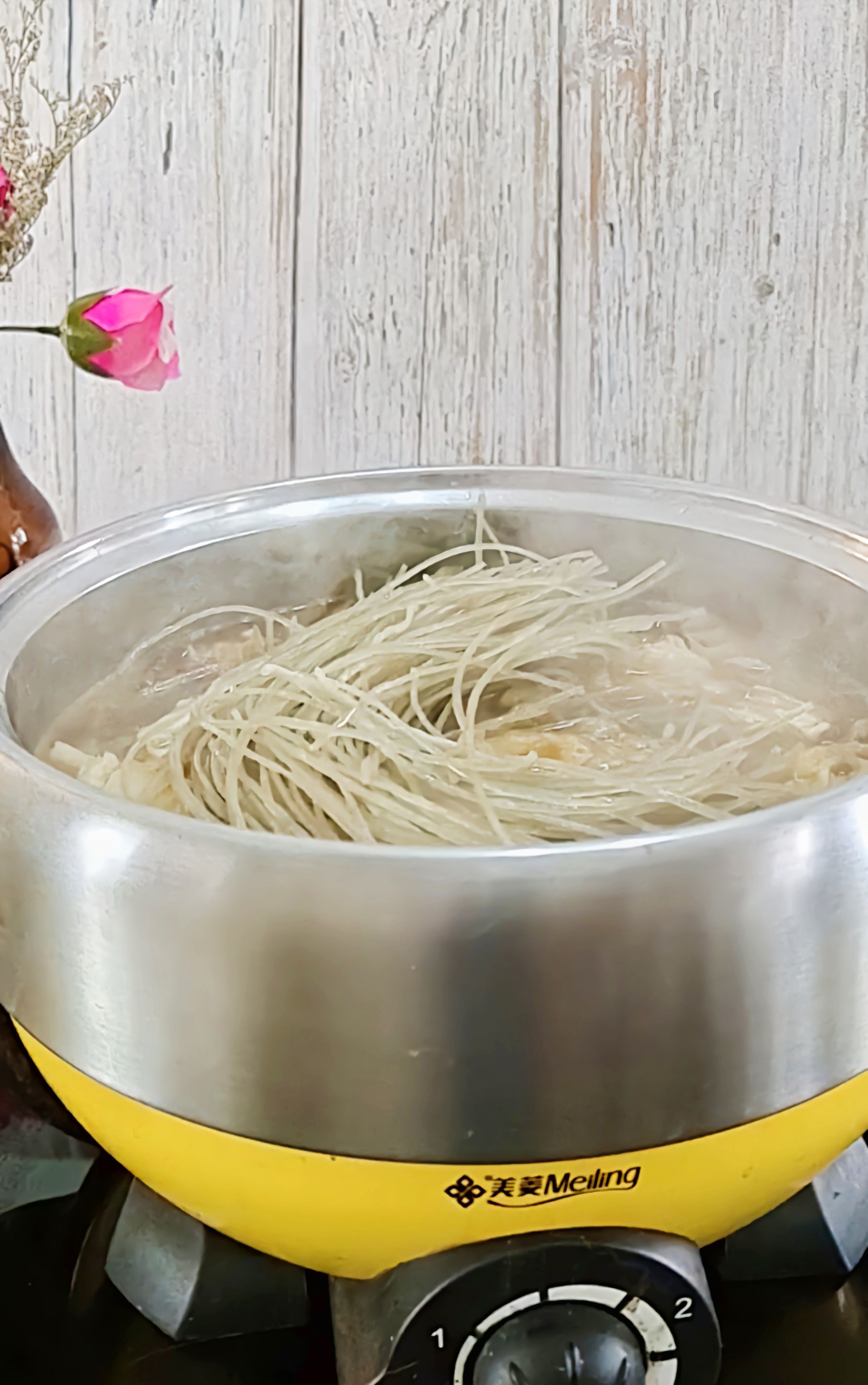 最家常的冬季暖鍋,百吃不厭~白菜粉條牛肉鍋的做法-咸鮮味煮菜譜-易網健康養生網 最家常的冬季暖鍋,百吃不厭~白菜粉條牛肉鍋的做法-咸鮮味煮菜譜