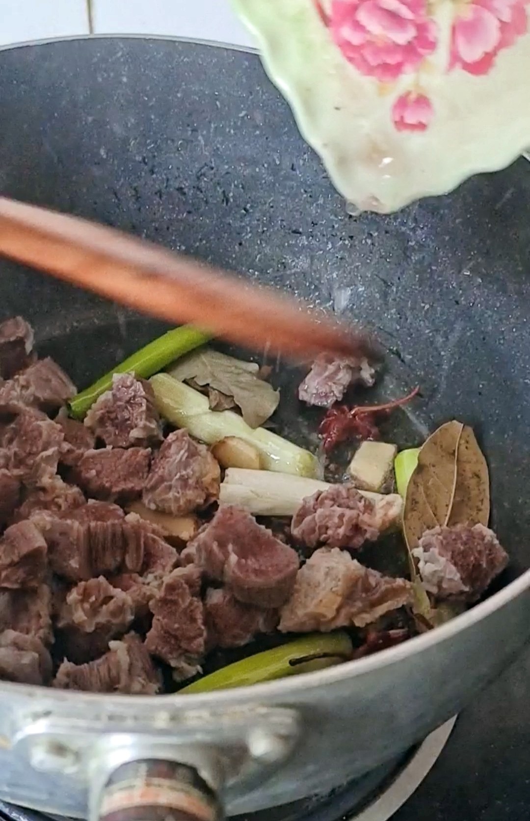 最家常的冬季暖鍋,百吃不厭~白菜粉條牛肉鍋的做法-咸鮮味煮菜譜-易網健康養生網 最家常的冬季暖鍋,百吃不厭~白菜粉條牛肉鍋的做法-咸鮮味煮菜譜