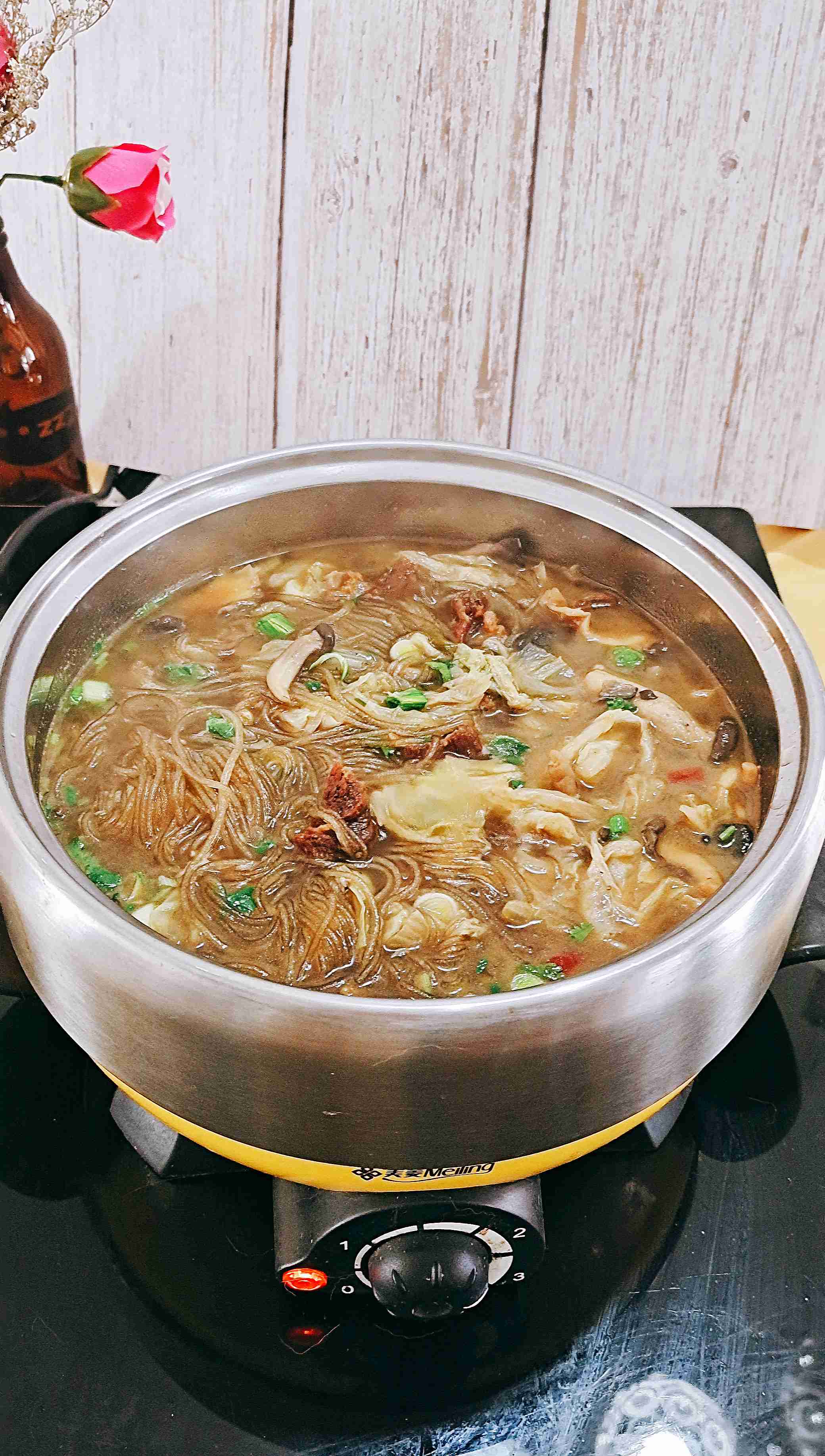 最家常的冬季暖鍋,百吃不厭~白菜粉條牛肉鍋的做法-咸鮮味煮菜譜-易網健康養生網 最家常的冬季暖鍋,百吃不厭~白菜粉條牛肉鍋的做法-咸鮮味煮菜譜