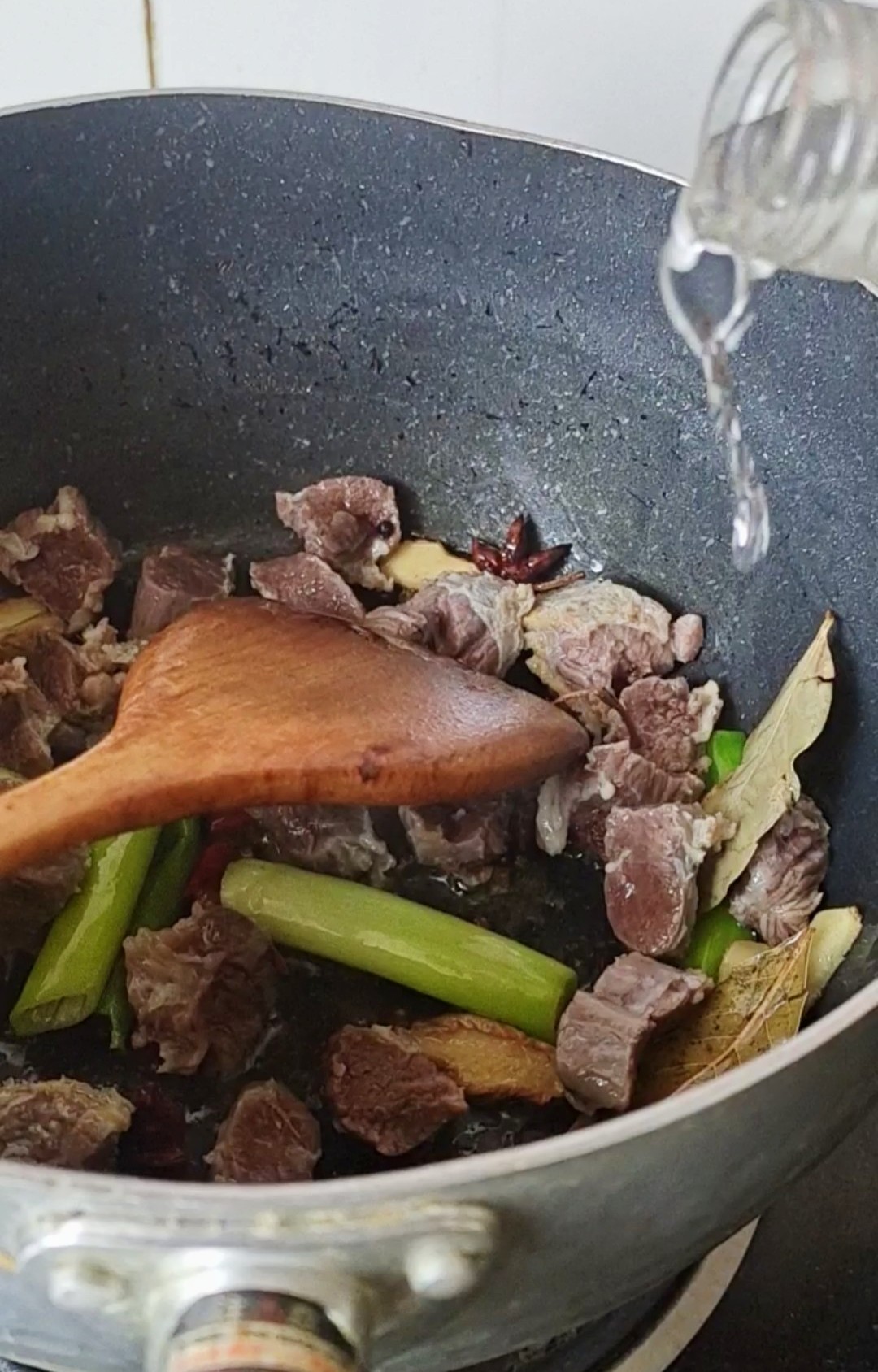 最家常的冬季暖鍋,百吃不厭~白菜粉條牛肉鍋的做法-咸鮮味煮菜譜-易網健康養生網 最家常的冬季暖鍋,百吃不厭~白菜粉條牛肉鍋的做法-咸鮮味煮菜譜