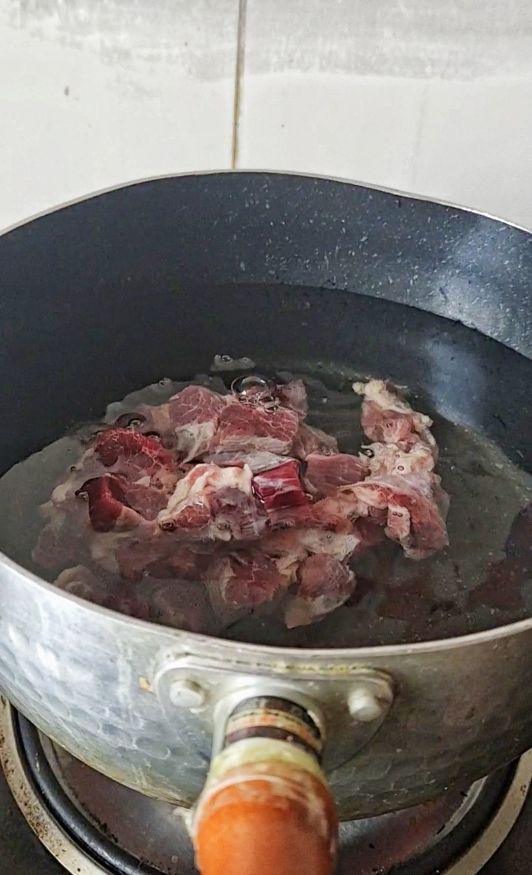 最家常的冬季暖鍋,百吃不厭~白菜粉條牛肉鍋的做法-咸鮮味煮菜譜-易網健康養生網 最家常的冬季暖鍋,百吃不厭~白菜粉條牛肉鍋的做法-咸鮮味煮菜譜