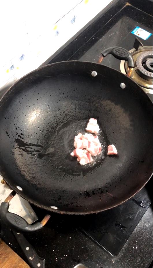 鵪鶉蛋與土豆碰撞的感覺的做法-醬香味燒菜譜