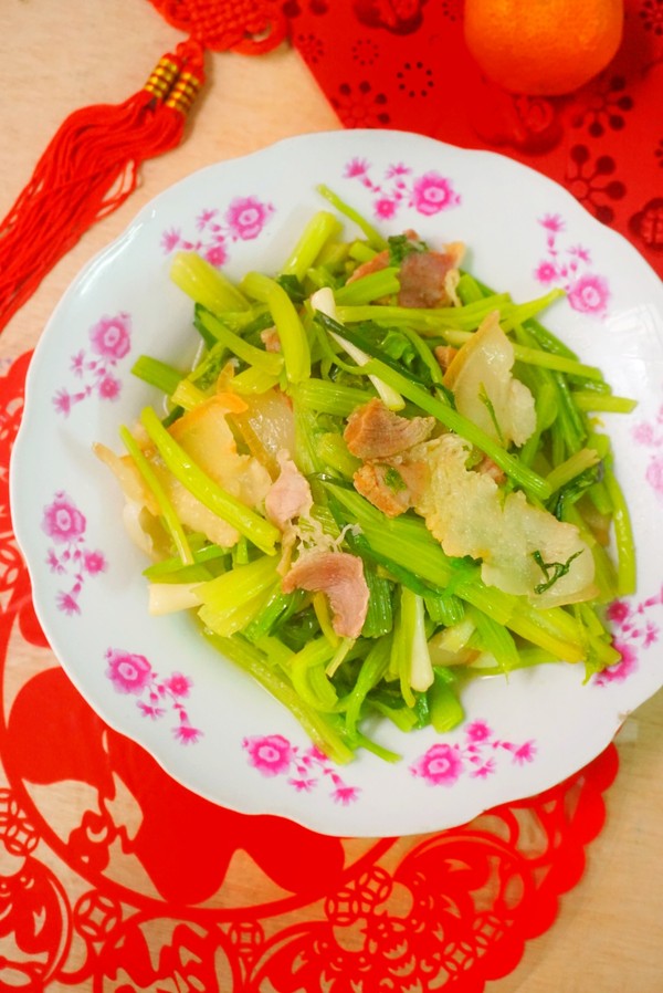 芹菜炒臘肉的做法-家常味炒菜譜-易網(wǎng)健康養(yǎng)生網(wǎng) 芹菜炒臘肉的做法-家常味炒菜譜