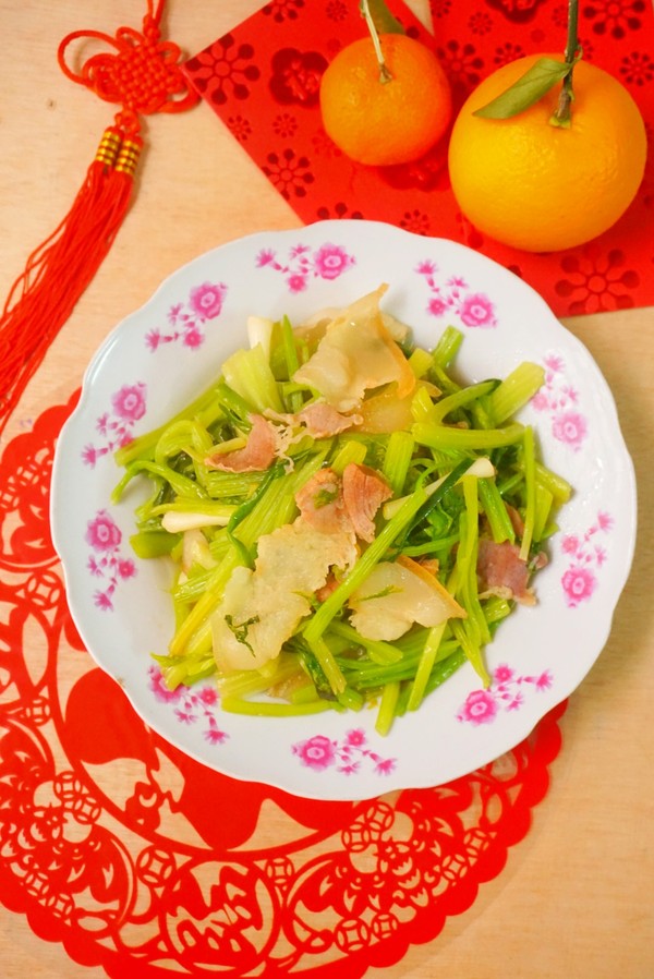 芹菜炒臘肉的做法-家常味炒菜譜-易網(wǎng)健康養(yǎng)生網(wǎng) 芹菜炒臘肉的做法-家常味炒菜譜