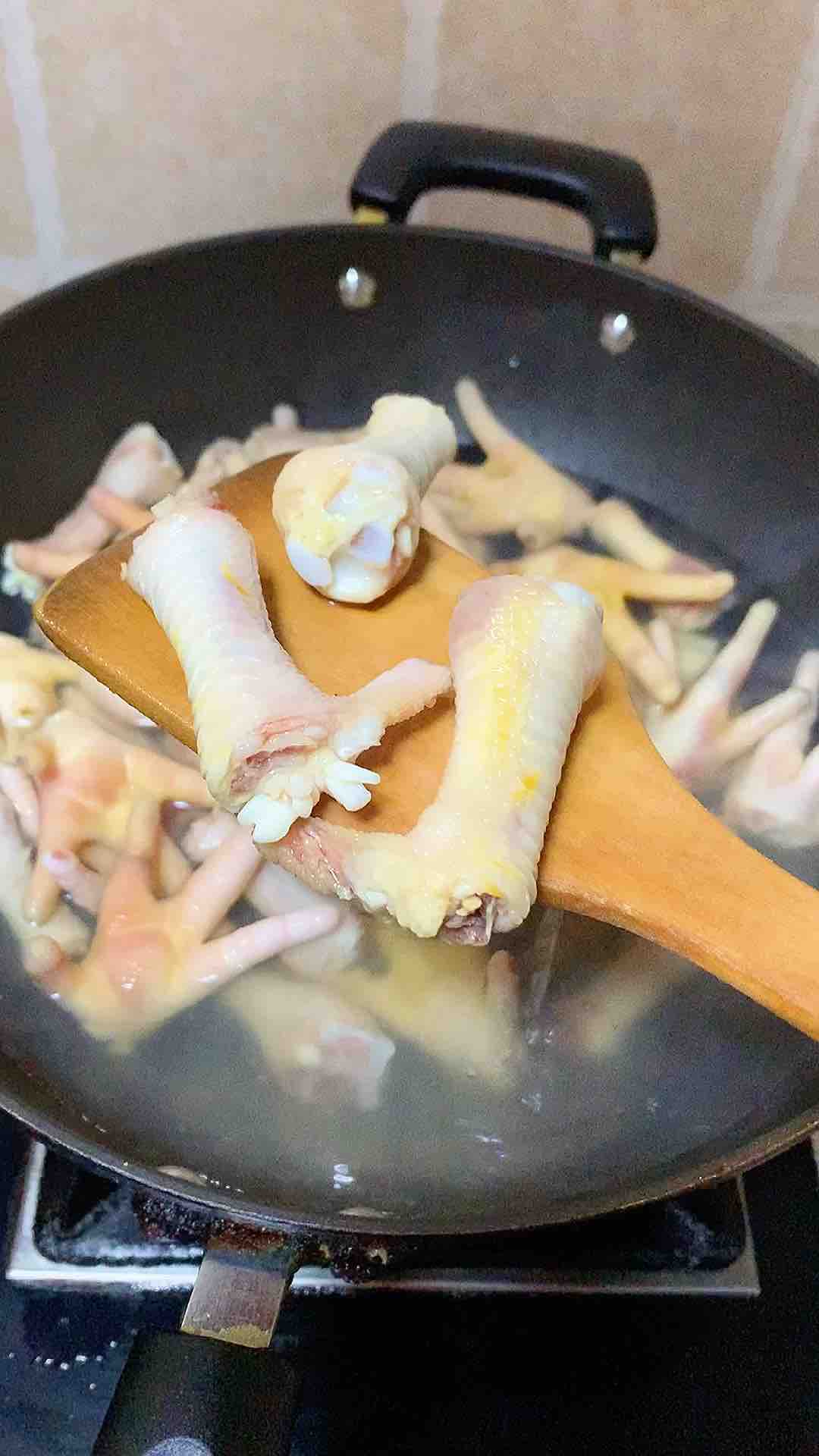 麻辣鹵雞爪，年菜里不可缺少的一道菜的做法-麻辣味鹵菜譜