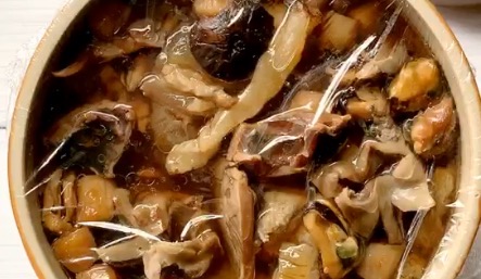 食材“八仙過(guò)海各顯神通”一壇鮮的不得了的做法-咸鮮味燉菜譜-易網(wǎng)健康養(yǎng)生網(wǎng) 食材“八仙過(guò)海各顯神通”一壇鮮的不得了的做法-咸鮮味燉菜譜